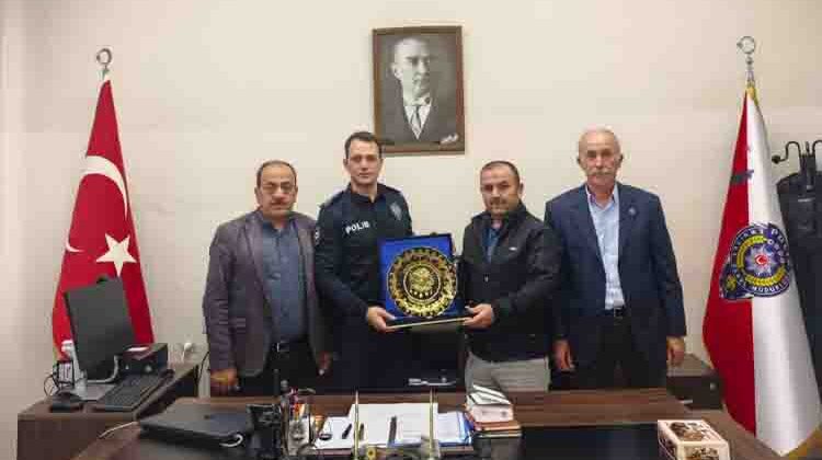 GÖLPAZARI MUHTARLARI EFSANE KOMİSERİ UNUTMADI