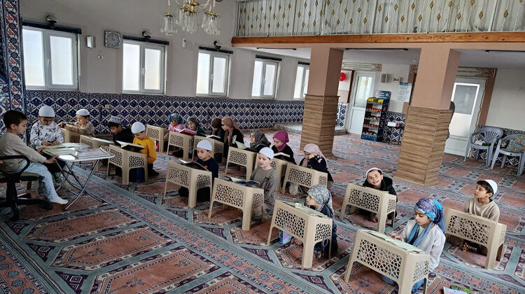GÖLPAZARI SANAYİ CAMİSİNDE YAZ KIŞ KUR’AN KURSU BAŞLADI